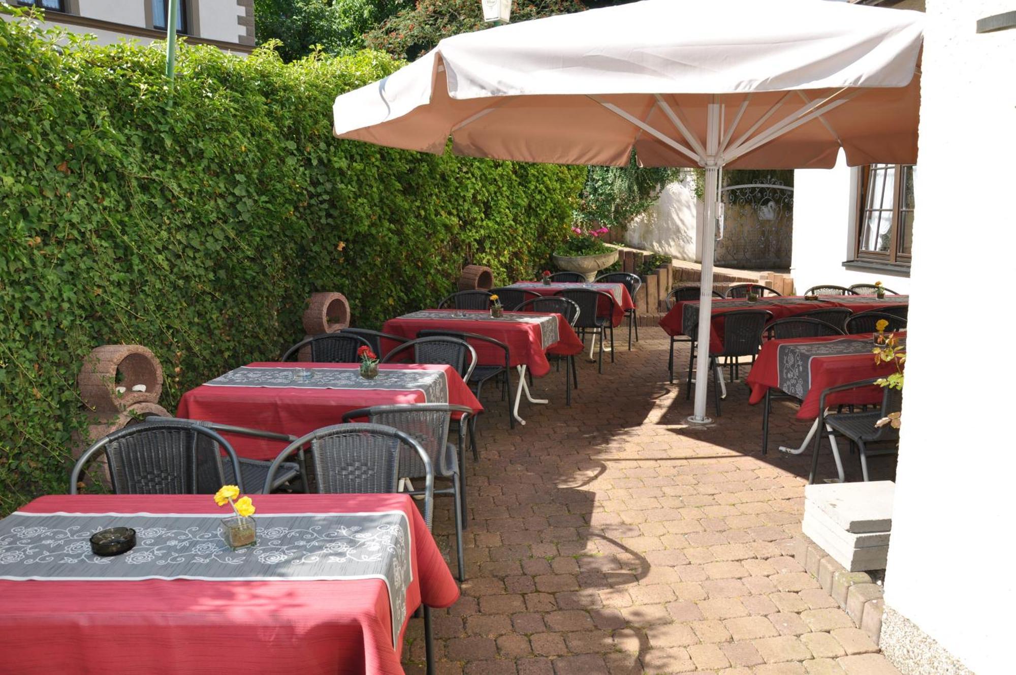 Hotel Restaurant Zum Schwan Mettlach Exterior foto