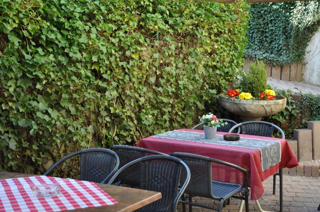 Hotel Restaurant Zum Schwan Mettlach Exterior foto